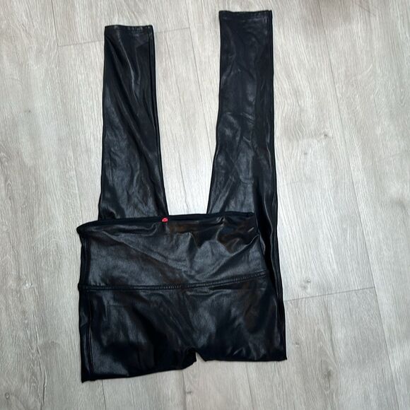 Spanx  faux leather high rise leggings in black glossy size M - Picture 5 of 9